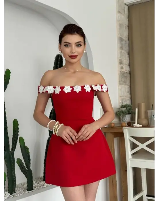 Omarı Çiçek Detaylı Şifon Elbise