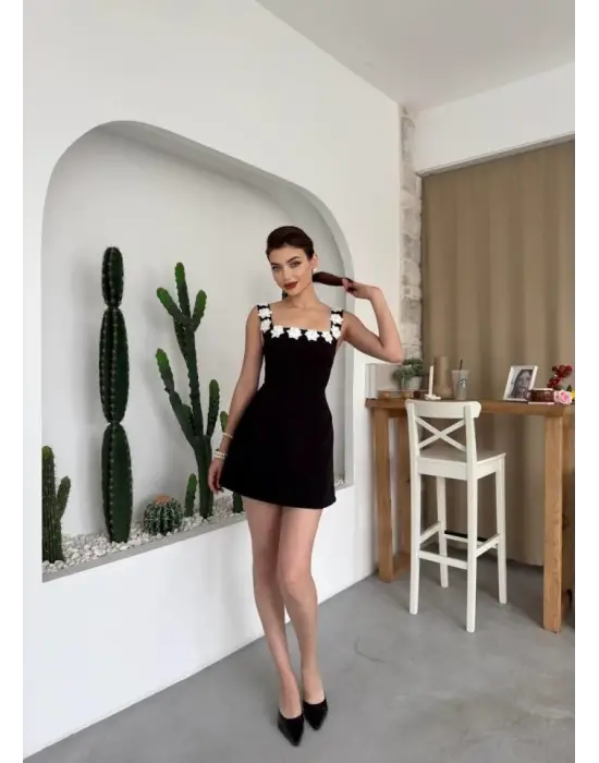 Omarı Zarif Çiçek Detaylı Elbise