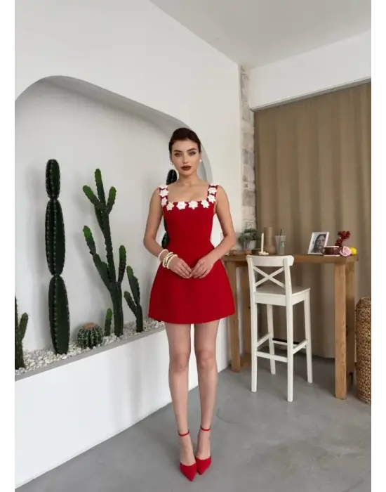 Omarı Çiçek Detaylı Şifon Elbise