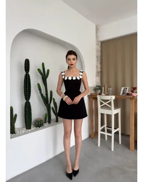 Omarı Zarif Çiçek Detaylı Elbise