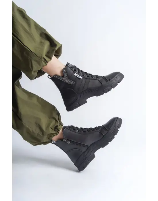 Rahat Tabanlı Bağcıklı Bot