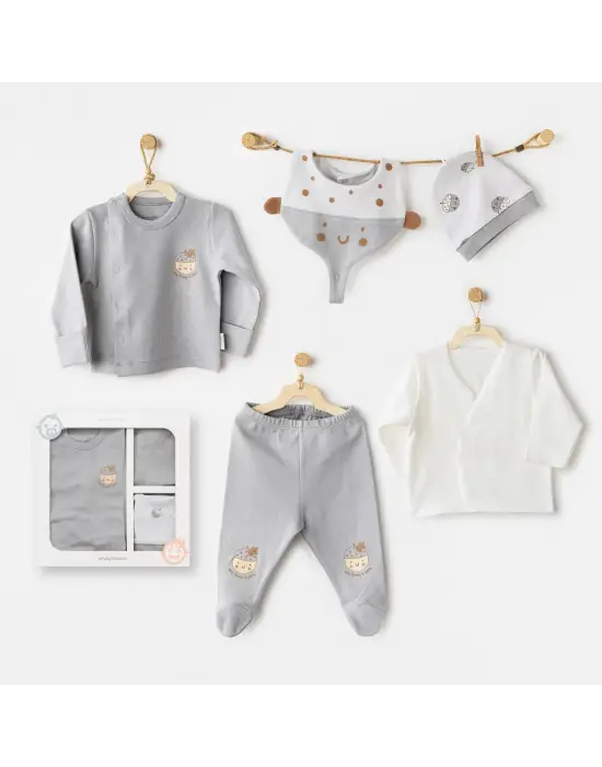 Omarı Rahat ve Şık Gri Hastane Çıkışı Takımı