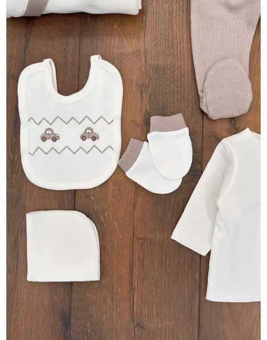 Araba Desenli Papyonlu 10 Parça Erkek Bebek Hastane Çıkışı Kutulu %100 Pamuk