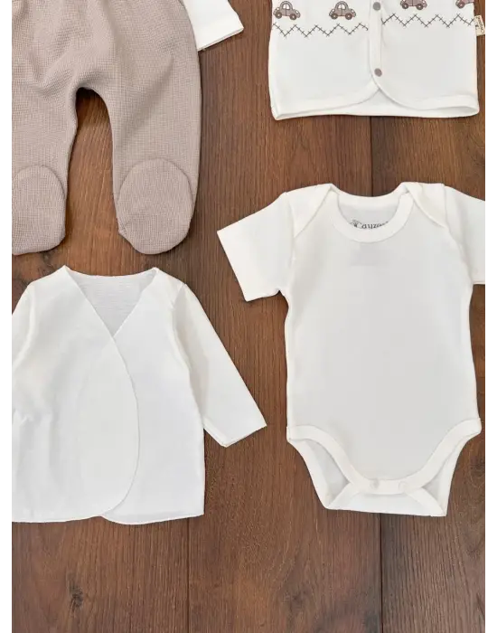 Araba Desenli Papyonlu 10 Parça Erkek Bebek Hastane Çıkışı Kutulu %100 Pamuk