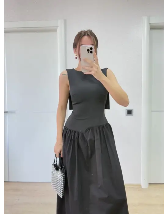 Arkası Kanatlı Uzun Elbise- Siyah