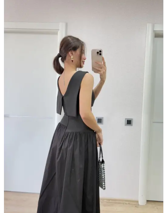 Arkası Kanatlı Uzun Elbise- Siyah