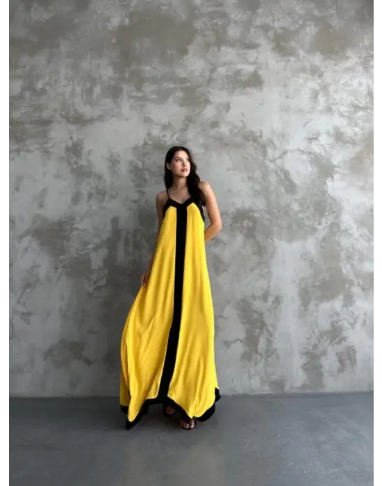 Omarı Şık Siyah Askılı Maxi Elbise