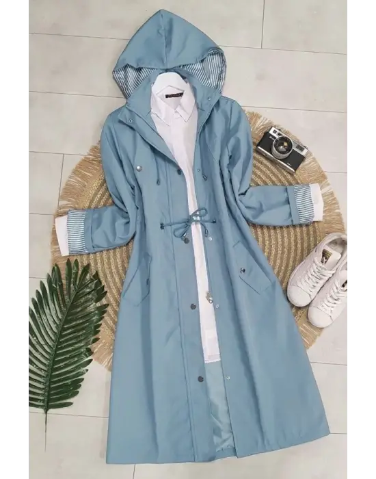 Omarı Şıklığı ve Zarafeti Bir Arada Sunan Mavi Trençkot