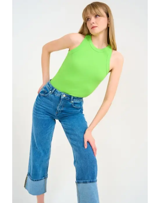 Modern Yeşil Atlet - Rahat ve Casual Tasarım