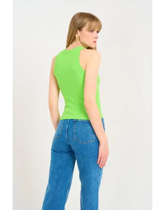 Modern Yeşil Atlet - Rahat ve Casual Tasarım