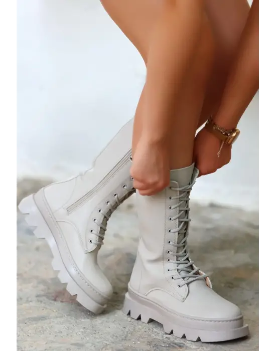 Omarı Şık ve Rahat Bej Cilt Bağcıklı Postal