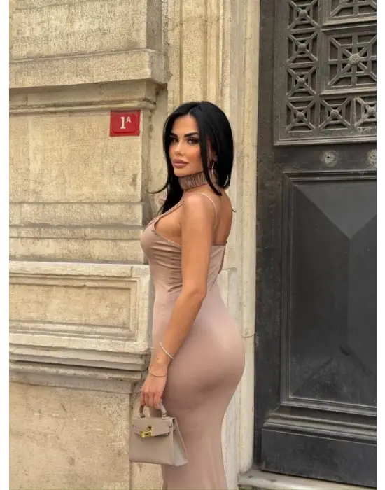 Omarı Denizin Zarif Dokunuşu: Balık Desenli Elbise