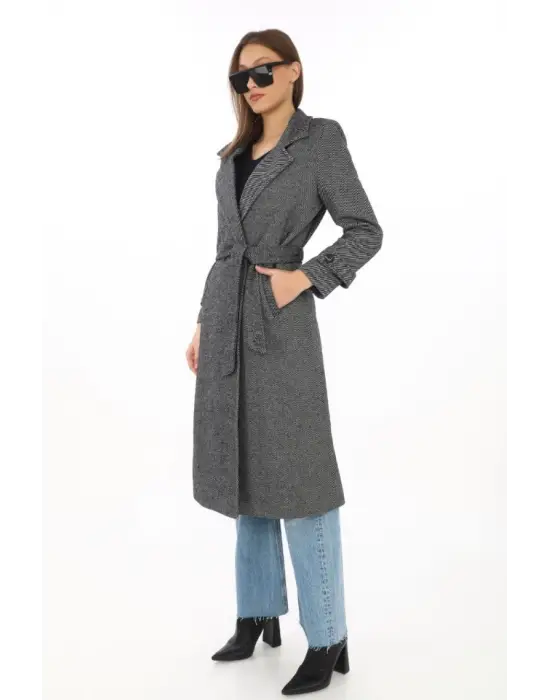 Balık Sırtı Kaşe Kaban – Uzun Boy Kruvaze Yaka Kuşaklı Astarlı Kışlık Tesettür Kaban, Yünlü Dokuma Kaşmir Kumaş, Cepli Rahat Oversize Kalıp Şık Modern Kaban Mont Modeli (Günlük Ve Özel Gün Kombinlerine Uygun) - Füme