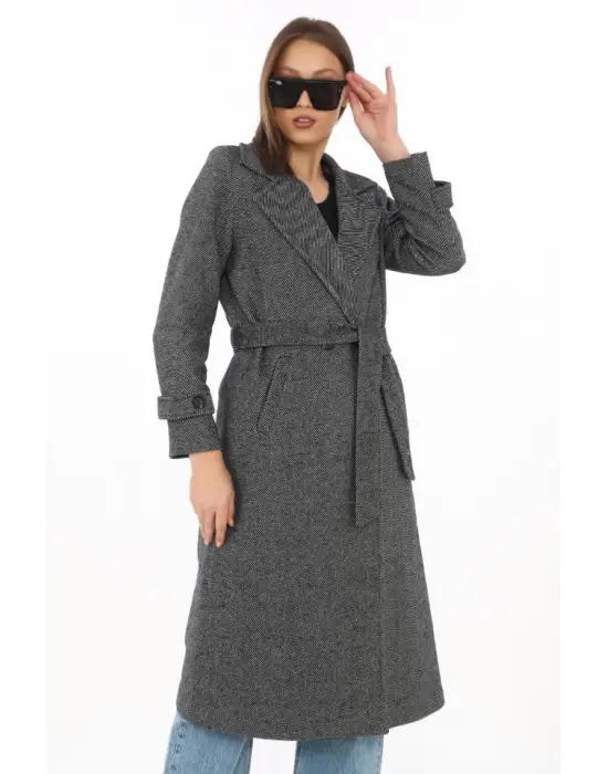 Balık Sırtı Kaşe Kaban – Uzun Boy Kruvaze Yaka Kuşaklı Astarlı Kışlık Tesettür Kaban, Yünlü Dokuma Kaşmir Kumaş, Cepli Rahat Oversize Kalıp Şık Modern Kaban Mont Modeli (Günlük Ve Özel Gün Kombinlerine Uygun) - Füme