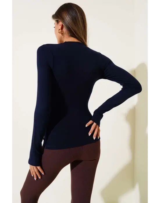 Basic Parmak Geçirme Detaylı Bluz Lacivert T4266