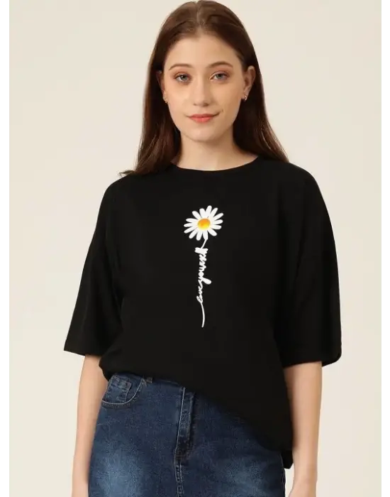 Omarı Yıldız Desenli Baskılı T-shirt