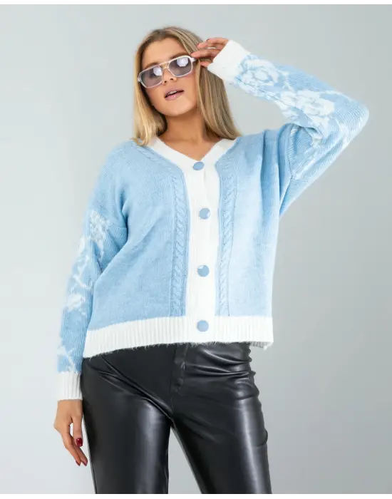 Omarı Yumuşak ve Şık Mavi Triko Hırka