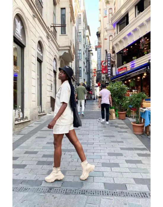 Bej Ceket Ve Şort Takım