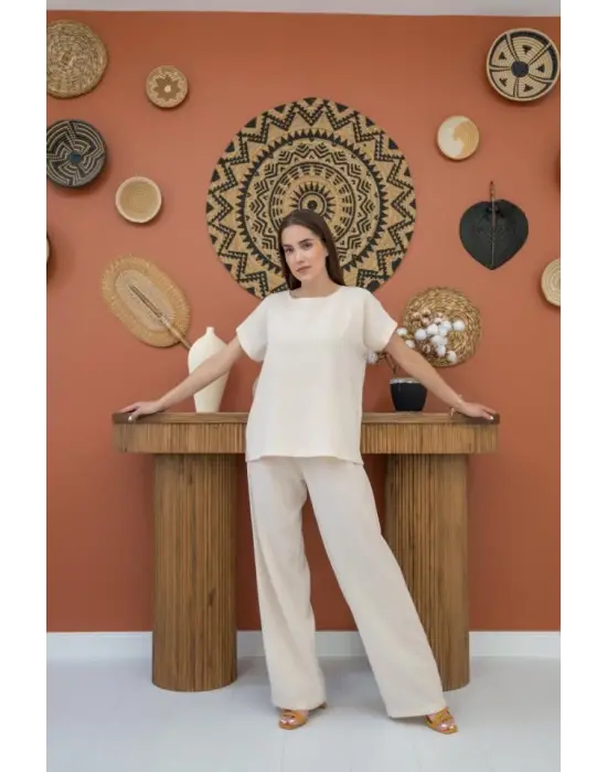 Bej T-Shirt Ve Pantolon Takım