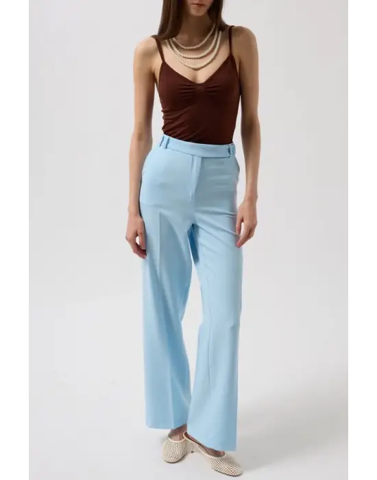 Omarı Esneklik ve Rahatlıkta Sınır Tanımayan Pantolon Seçeneği