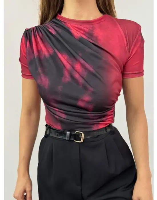 Bel Omuz Büzgülü Batik Baskı Sendy Bluz  -Kırmızı