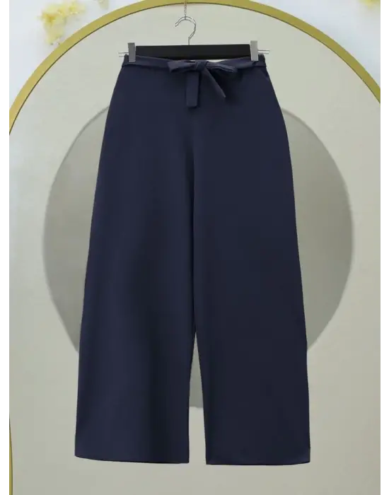 Omarı Rahatlık ve Şıklığı Bir Arada Sunan Bol Paça Pantolon