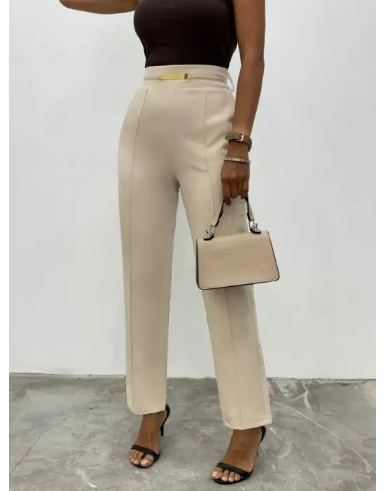 Beli Lastikli Cepli Metal Detaylı Pantolon -Bej