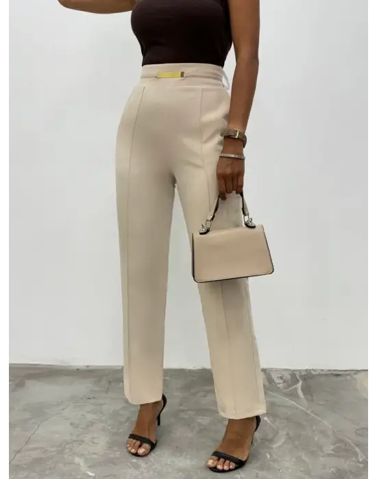 Omarı Beli Lastikli Cepli Metal Detaylı Bej Pantolon