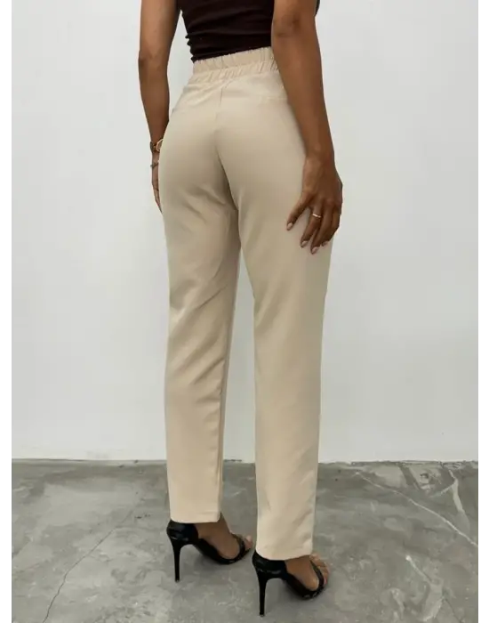 Beli Lastikli Cepli Metal Detaylı Pantolon -Bej