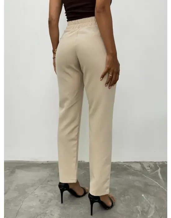 Omarı Beli Lastikli Cepli Metal Detaylı Bej Pantolon