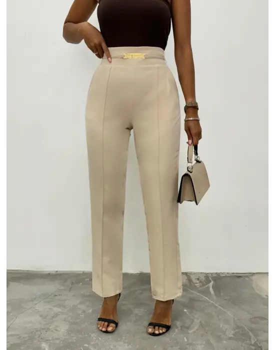 Beli Lastikli Cepli Metal Detaylı Pantolon -Bej