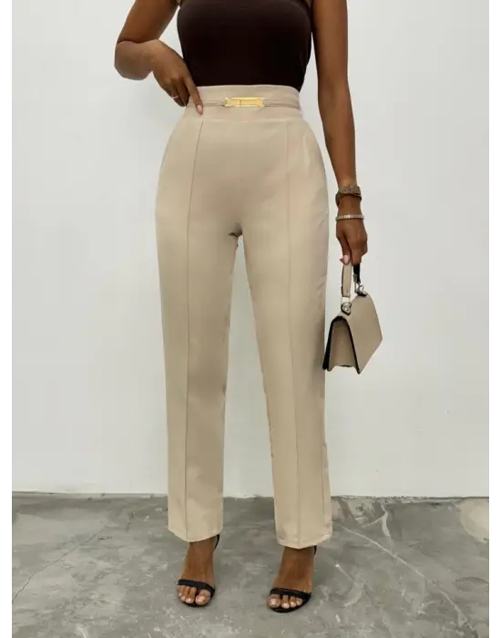 Omarı Beli Lastikli Cepli Metal Detaylı Bej Pantolon