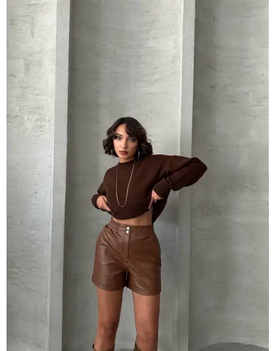 Omarı Rahat ve Şık Kahverengi Deri Şort