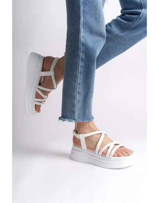 Modern Şerit Detaylı Rahat Tabanlı Beyaz Sandalet