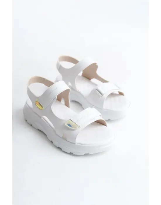 Omarı Hafif ve Şık Beyaz Bayan Sandalet