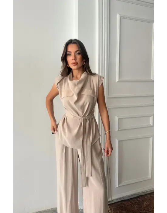 Benorra MODAL KOLSUZ BLUZ KAPALI CEP DETAYLI DÖKÜMLÜ - PANTOLON TAKIM - Bej