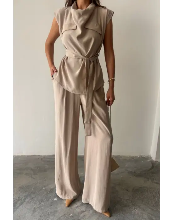 Benorra MODAL KOLSUZ BLUZ KAPALI CEP DETAYLI DÖKÜMLÜ - PANTOLON TAKIM - Bej