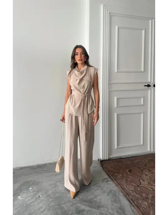 Benorra MODAL KOLSUZ BLUZ KAPALI CEP DETAYLI DÖKÜMLÜ - PANTOLON TAKIM - Bej