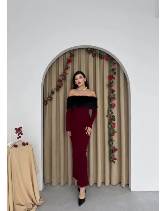 Omarı Tüy Detaylı Straplez Elbise