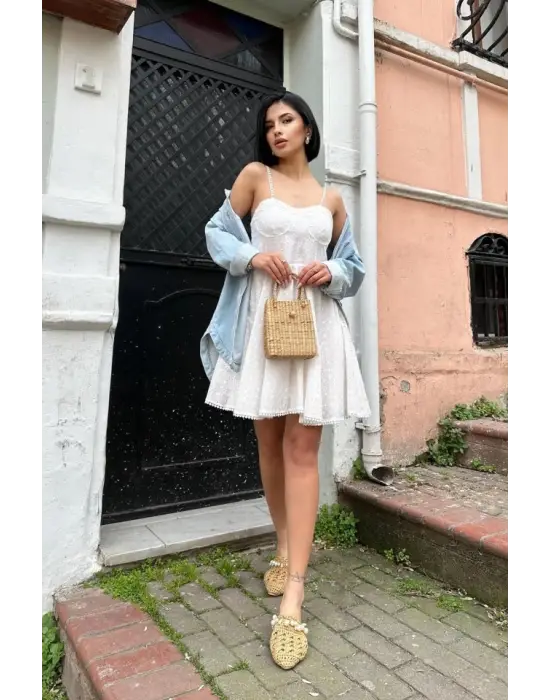 Omarı Zarif Beyaz Askılı Mini Elbise