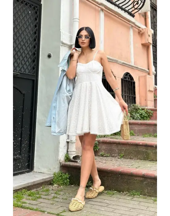 Omarı Zarif Beyaz Askılı Mini Elbise