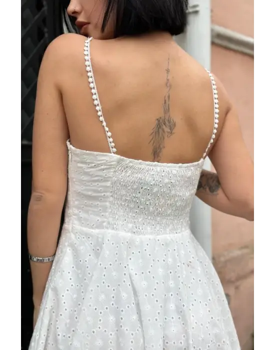 Omarı Zarif Beyaz Askılı Mini Elbise