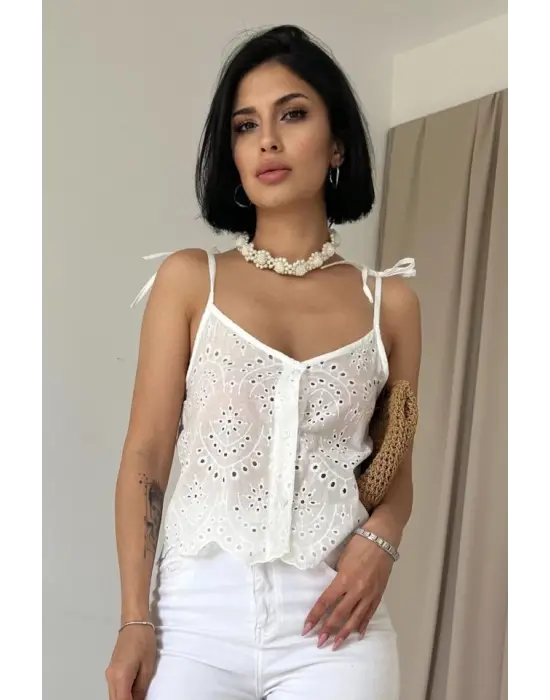 Beyaz Bağcıklı Brode Bluz