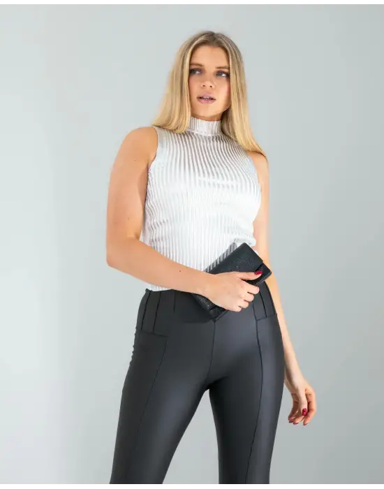 Omarı Beyaz Varaklı Triko