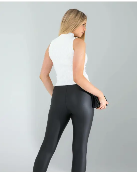 Omarı Beyaz Varaklı Triko