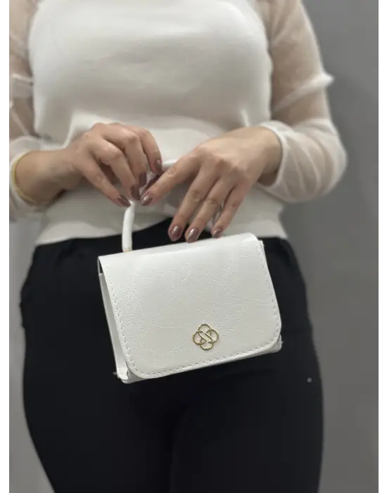 Omarı Parlak Beyaz Deri Çanta