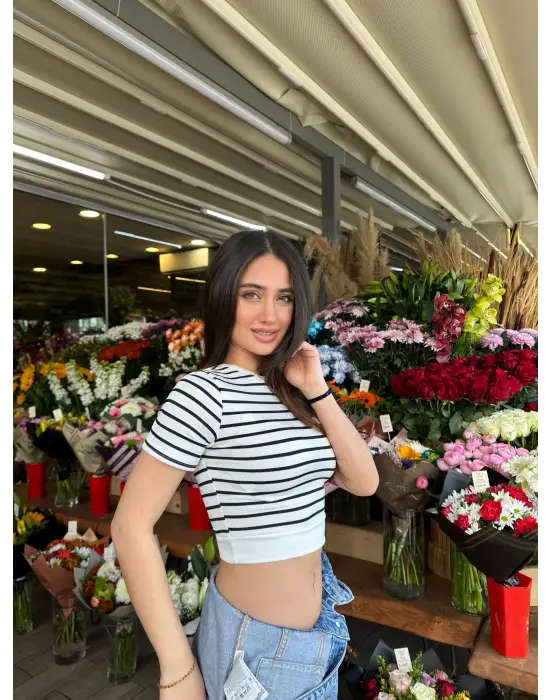 Şık Çizgili Manşet Detay T-Shirt