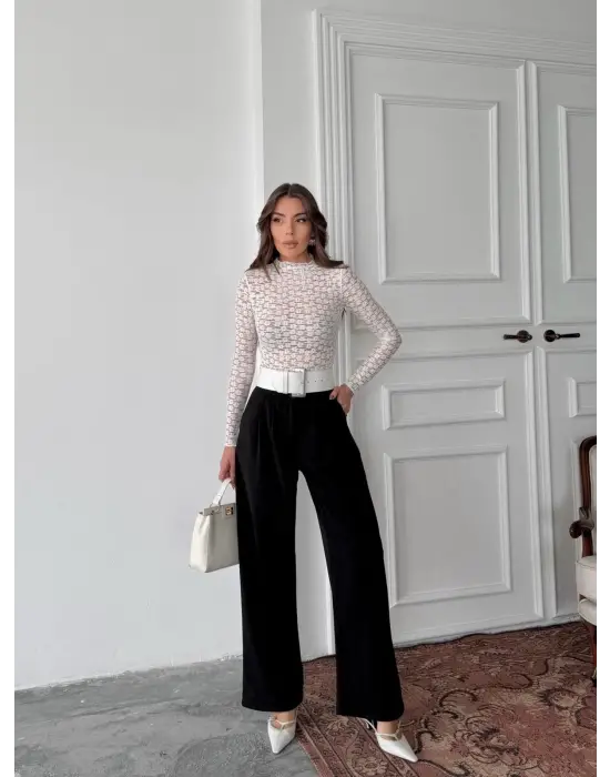 Zarif Dantel Detaylı Body