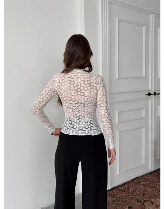 Zarif Dantel Detaylı Body