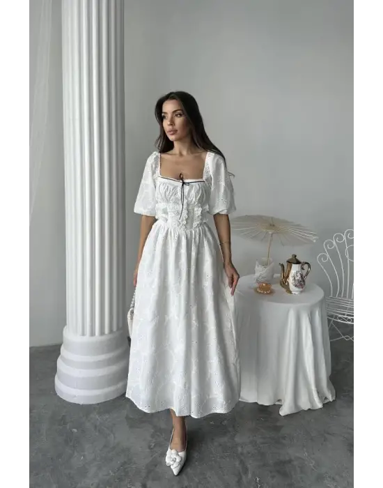 Omarı Zarif Beyaz Dantelli Elbise